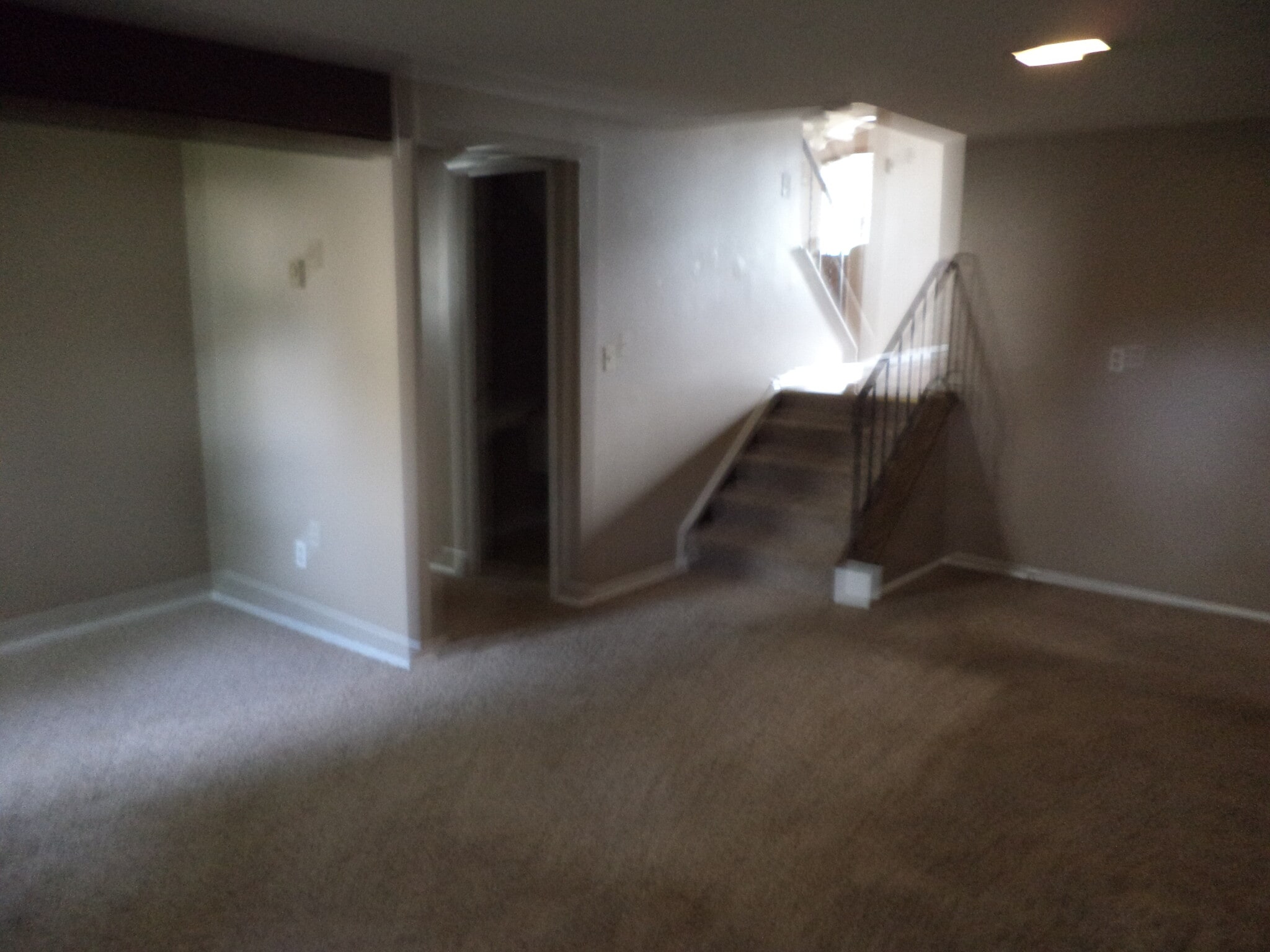 Building Photo - 5843 Lee Ave