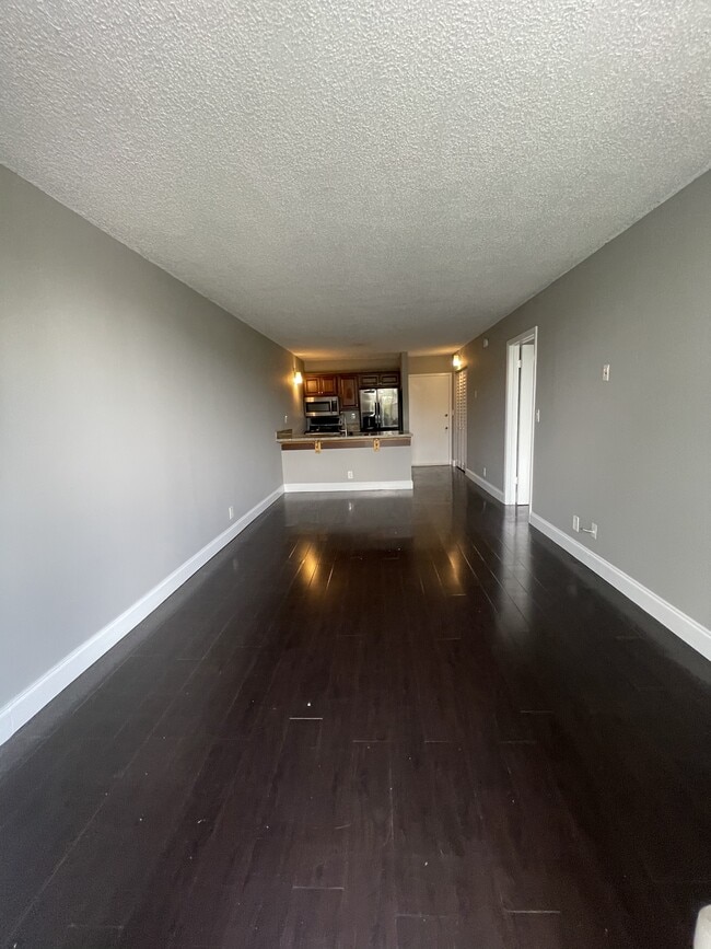 Building Photo - 2701 Riverside Dr