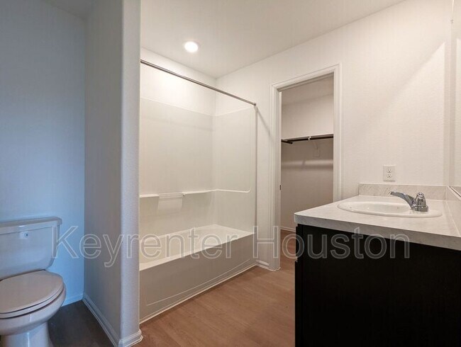 Building Photo - 8810 Wooster Trails Dr