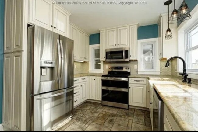 Building Photo - 204 Angel Terrace