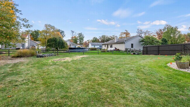 Building Photo - 7117 Country Hill Dr