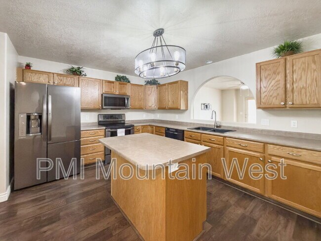 Building Photo - 955 Alton Dr