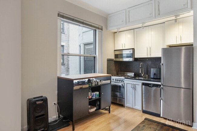 Building Photo - 66 Madison Ave