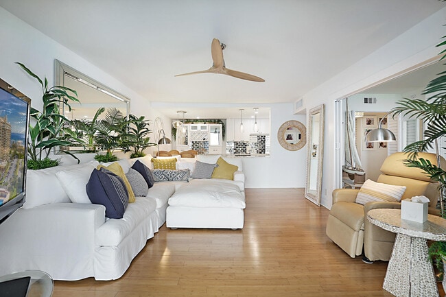 Building Photo - 2121 N Ocean Blvd