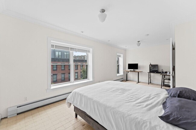 Building Photo - 326 Park Ave
