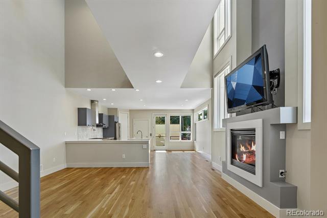 Building Photo - 2414 Glenarm Pl