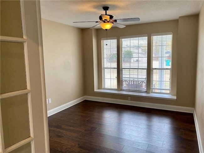 Building Photo - 1010 Live Oak Loop