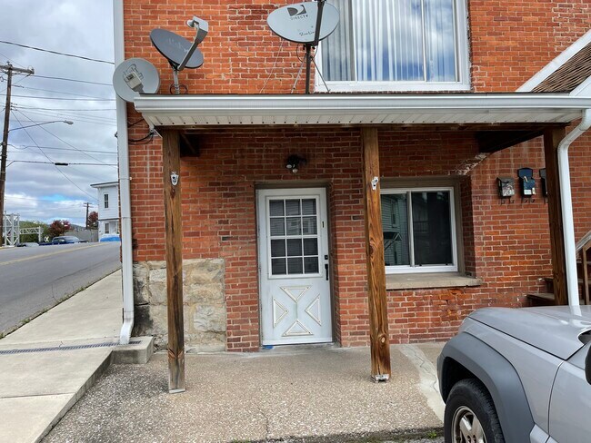Building Photo - 705 Bloomfield St
