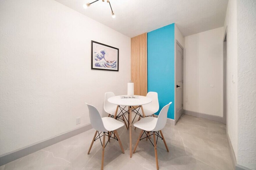 Building Photo - 820 NE 14th Ave