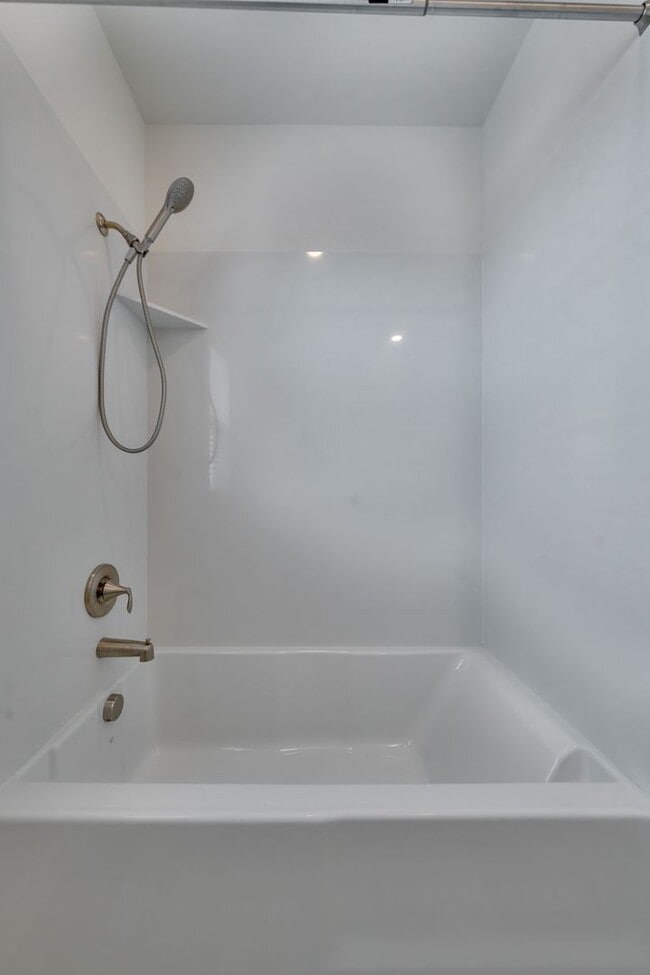 Building Photo - Luxury 5 Bedroom Home in Serrano – Spaciou...