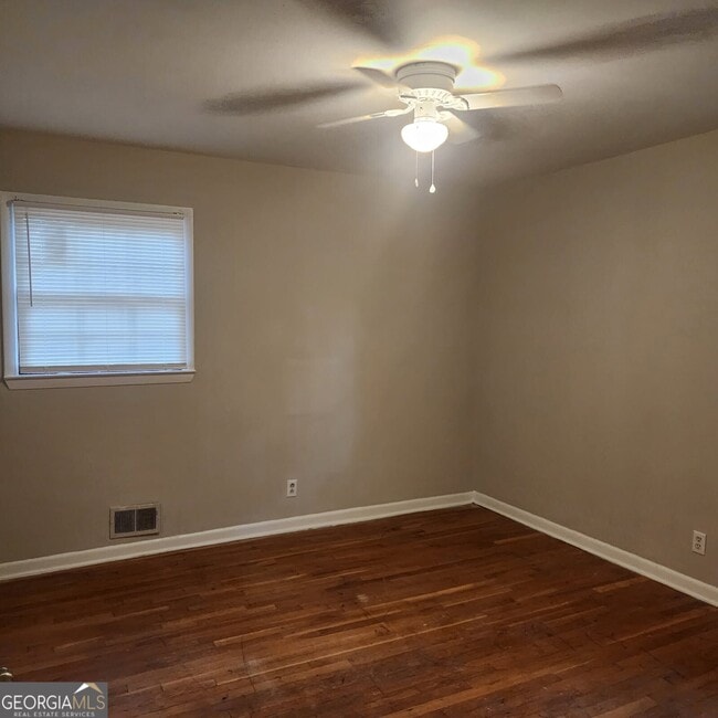 Building Photo - 6048 Carriage Ct