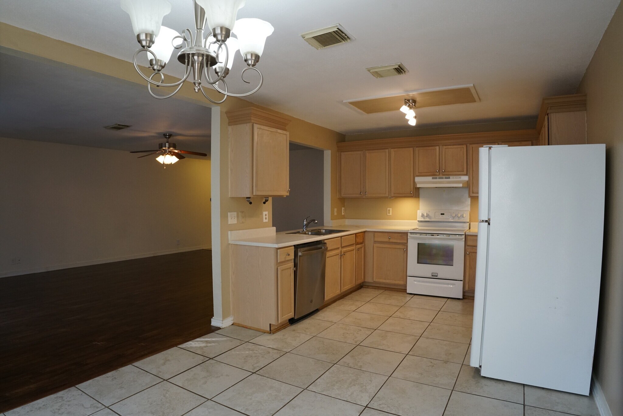 Building Photo - 10022 Sandbrook Hl