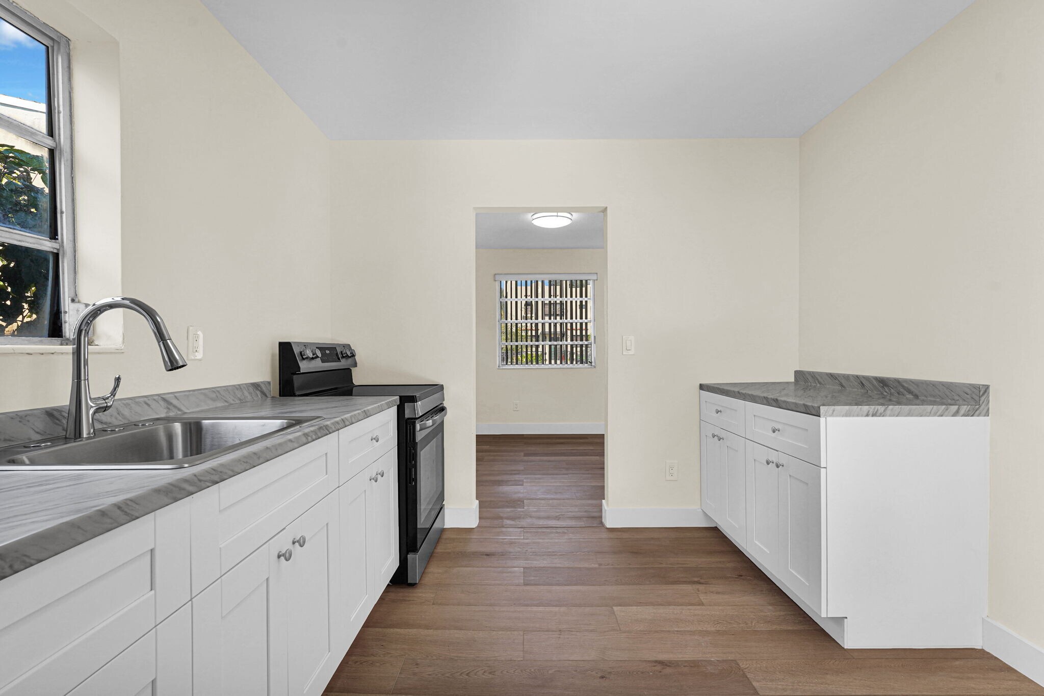 Building Photo - 135 NW 48th Ct