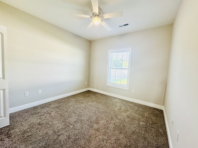 Building Photo - 211 Copperwood Lp