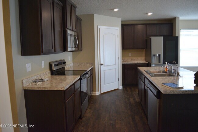 Building Photo - 3583 Sunfish Dr