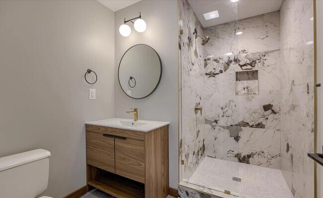 Building Photo - 819 S 42nd St