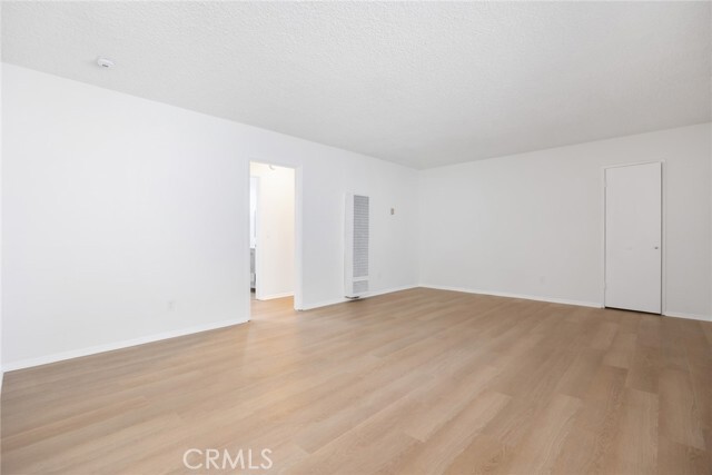 Building Photo - 117 S Ave 54