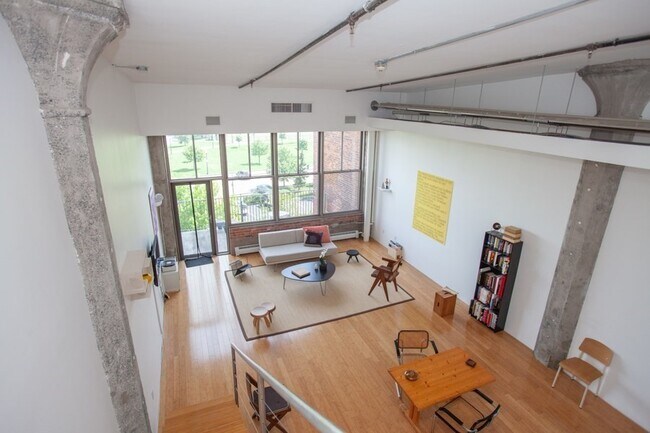 Building Photo - 156 Porter St