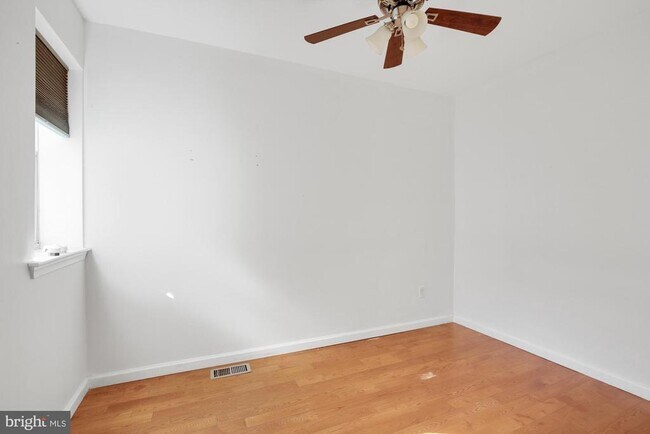 Building Photo - 2215 S Hicks St