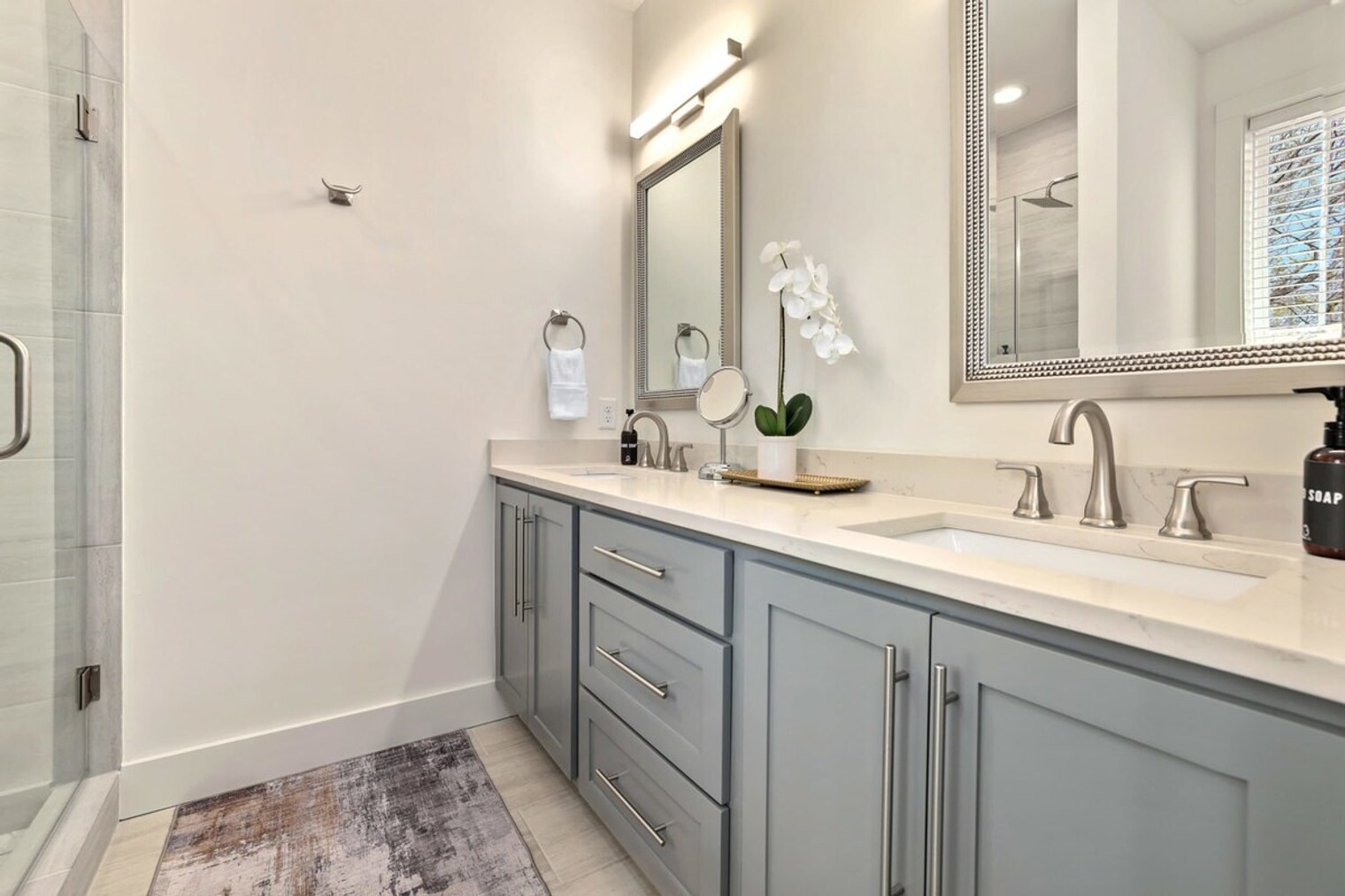 Building Photo - 372 S Hill Ave