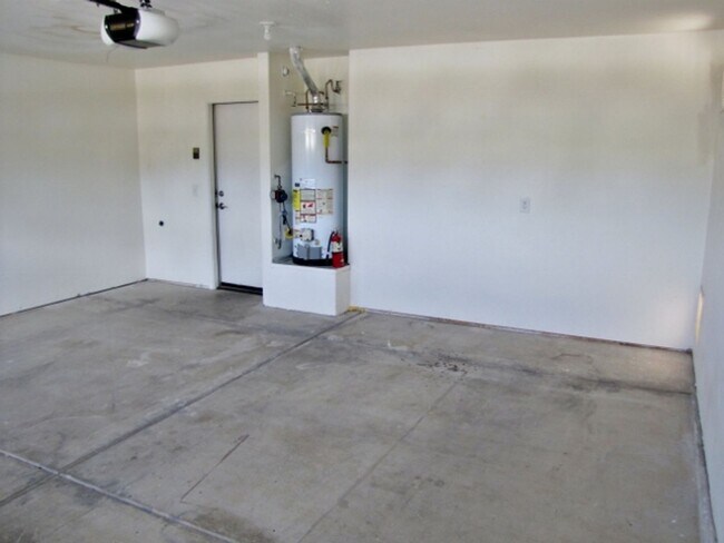 Building Photo - 4BR/2BA/2CG, 1889 sq.ft. home in Copper Sk...