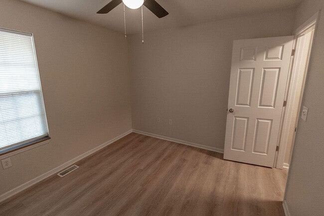 Building Photo - 1325 Godas Cir