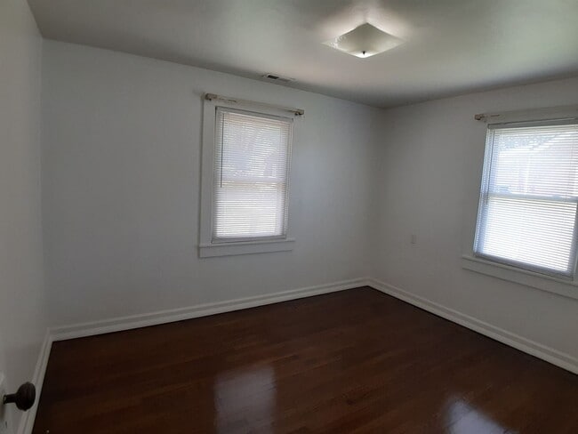 Building Photo - Radford, 2 BR / 1 BA, Available