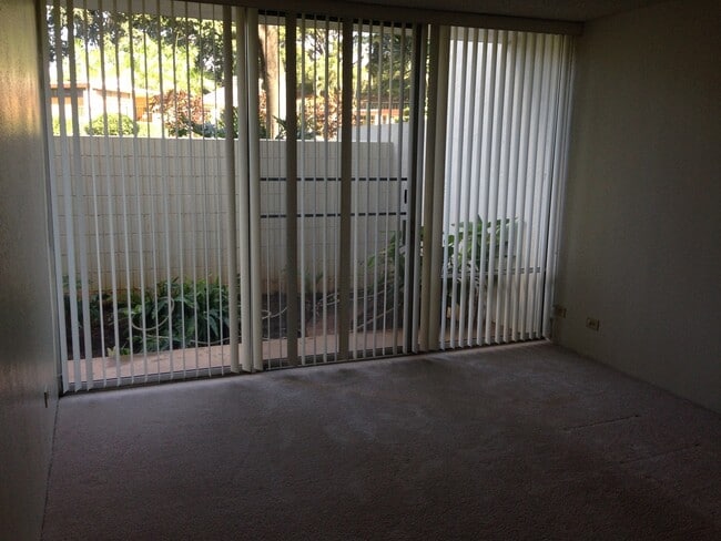 Building Photo - Pearl II - Ground Floor Unit, with large lanai, covered/secured parking, washer/dryer in unit, te...