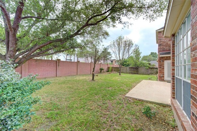 Building Photo - 1911 Briarchester Dr