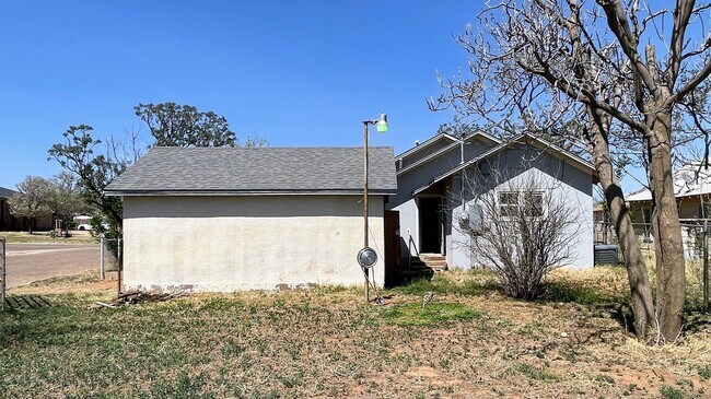 Building Photo - Charming 2BR/1BA Corner Lot Home with Shop & Fenced Yards