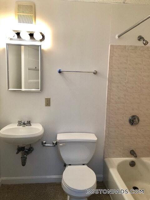 Building Photo - 1061 Beacon St