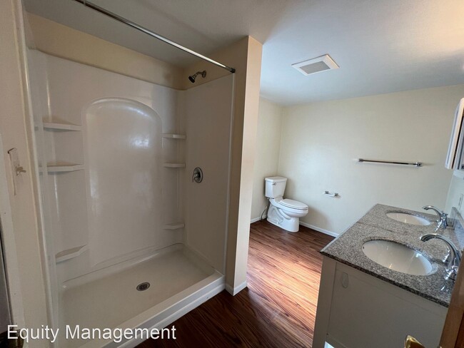 Building Photo - 3 br, 2 bath House - 207 E. Howard St.