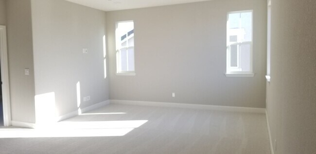 Building Photo - 1561 Osborn Dr