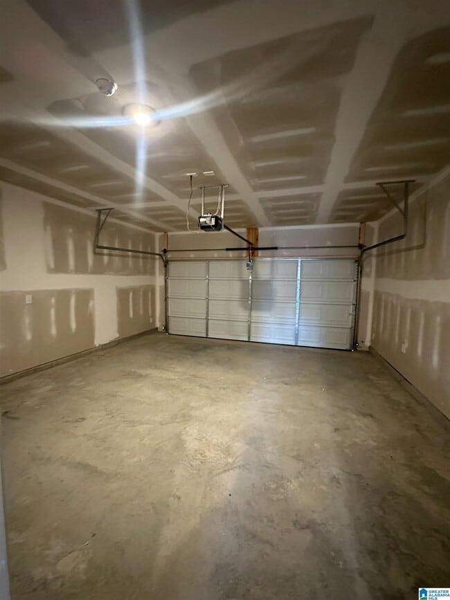 Building Photo - 184 Dogwood St