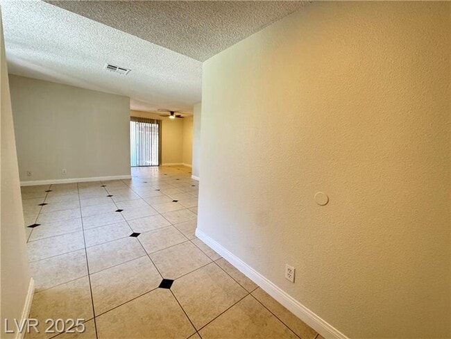 Building Photo - 6121 Meadow Haven Ln