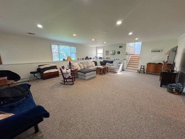 Building Photo - 37 Stoneham Dr