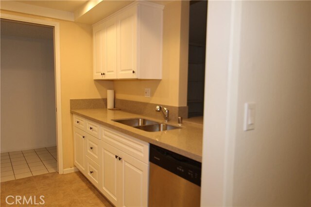 Building Photo - 1137 Rosecrans Ave
