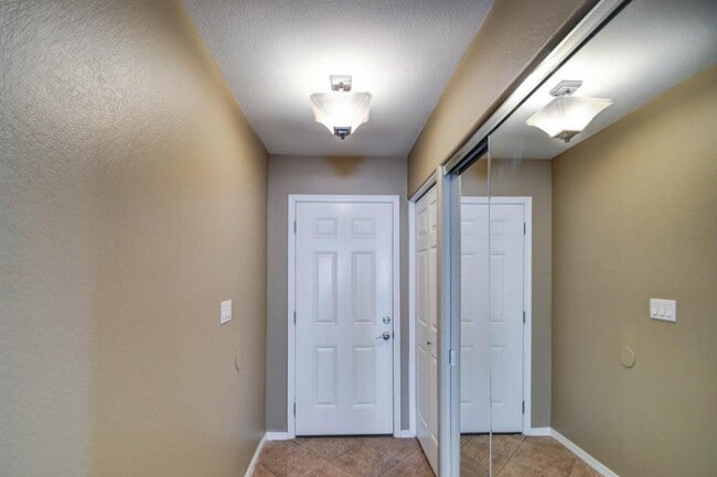 Building Photo - 3022 N 34th Pl