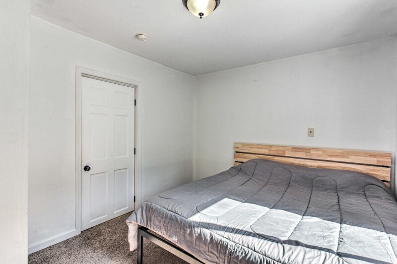 Building Photo - 37462 Row River Rd