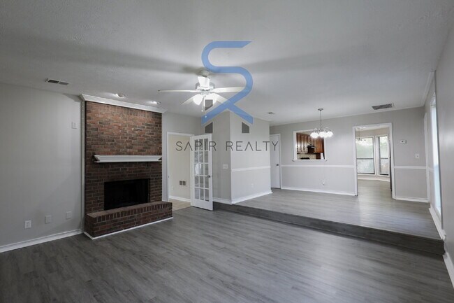 Building Photo - Move in before October 15th and get a $250...