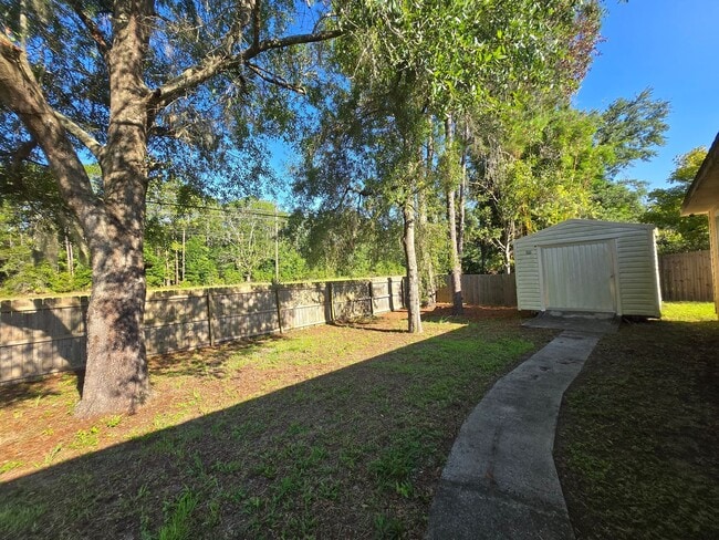 Building Photo - Charming single-story 3-bedroom, 2-bath home