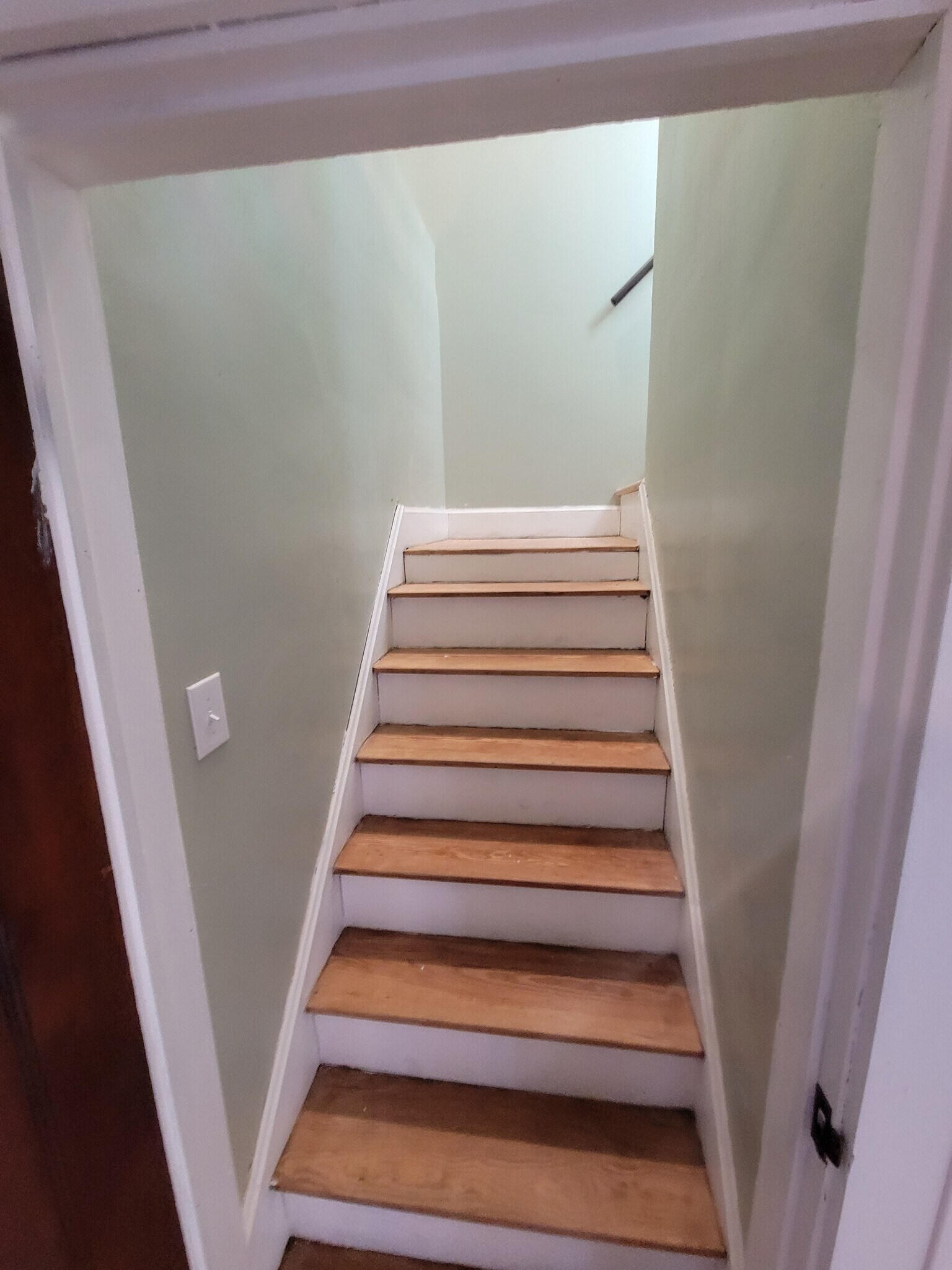 Stairs - 644 S Englewood Ave