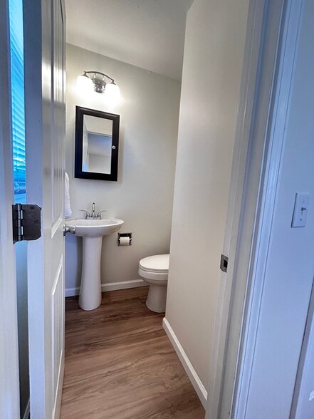 Building Photo - 4214 Englewood Blvd