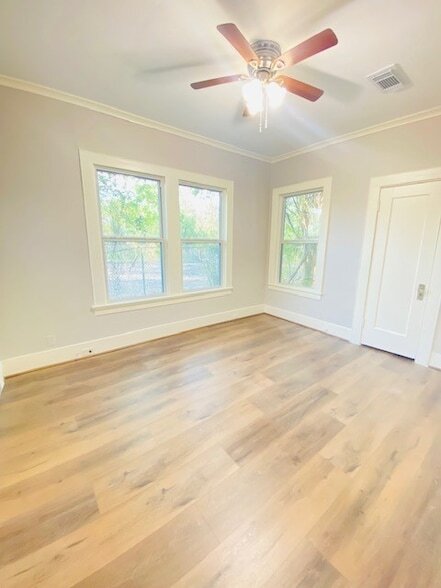 Building Photo - 4625 Bell St