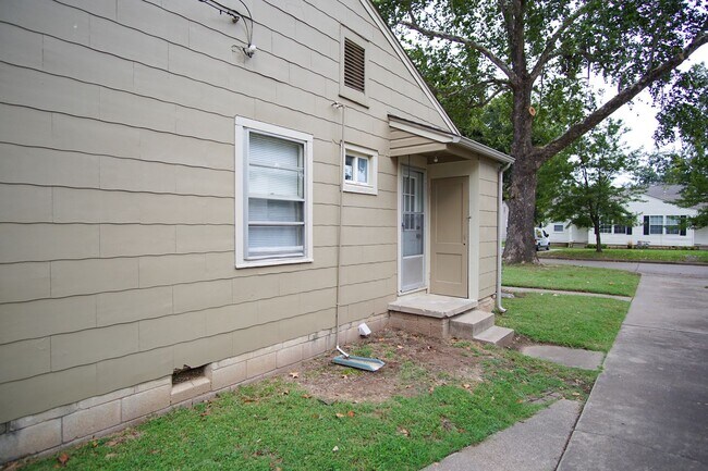 Building Photo - Gorgeous duplex unit on large lot with garage -- NO PETS ALLOWED