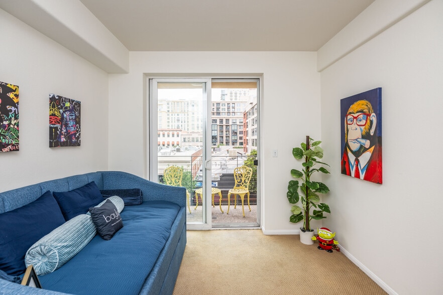 Building Photo - 350 K St