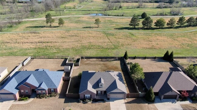 Building Photo - 2715 Vanike Dr