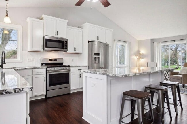 Building Photo - Beautiful Remodeled 5 Bedroom