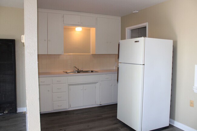 Building Photo - CLOSE TO TINKER! *PROMO FIRST FULL MONTH FREE!