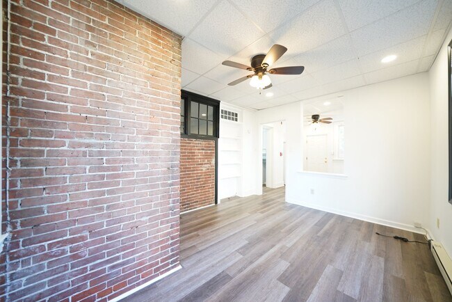 Building Photo - 402 N Church St
